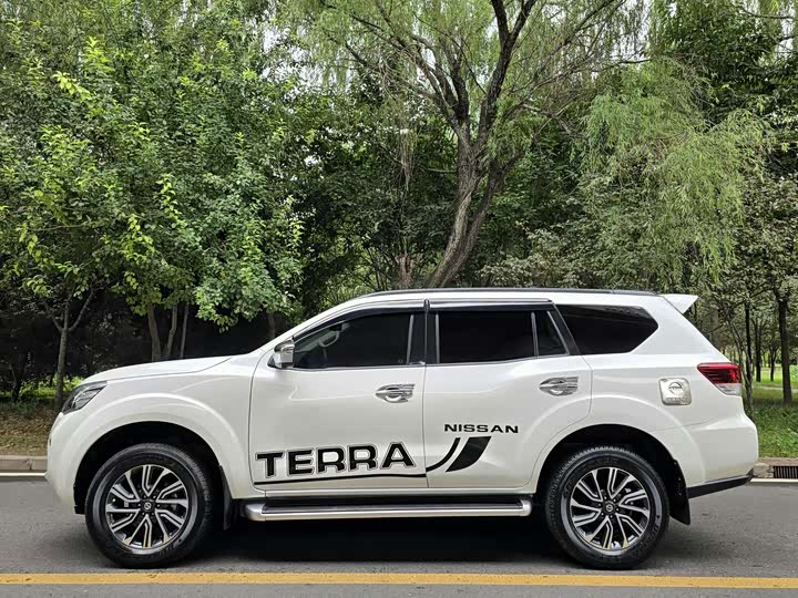 Фото 3 - Nissan Terra