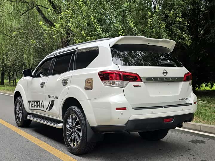 Фото 4 - Nissan Terra