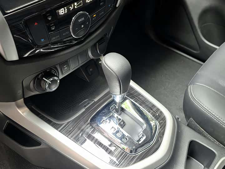 Фото 9 - Nissan Terra