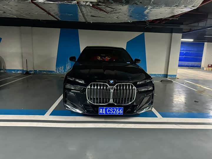 Фото 2 - BMW 7 Series