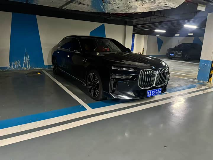 Фото 3 - BMW 7 Series