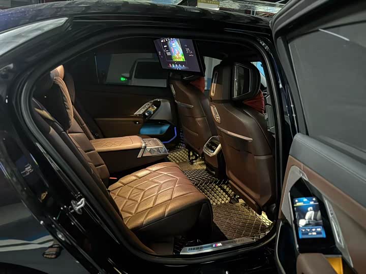 Фото 5 - BMW 7 Series