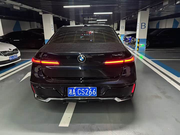 Фото 8 - BMW 7 Series