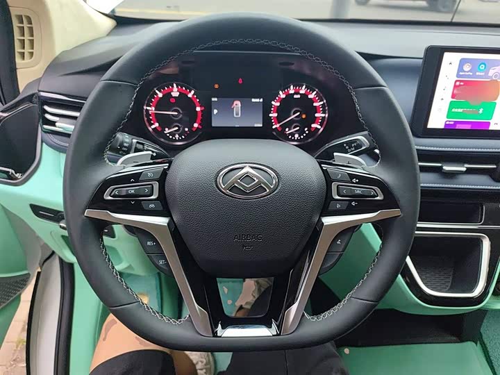 Фото 11 - Maxus V70