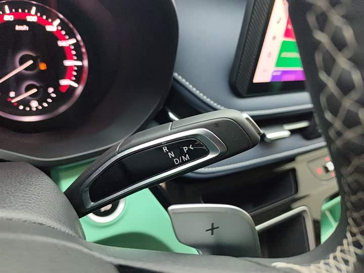 Фото 14 - Maxus V70