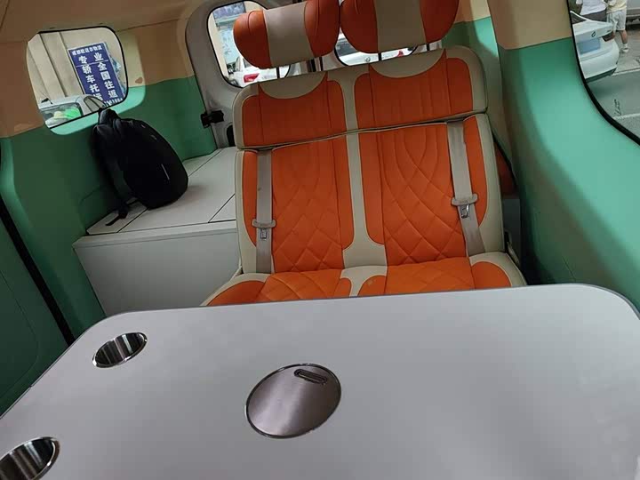 Фото 17 - Maxus V70