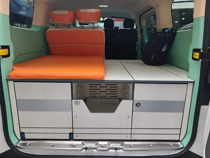 Фото 19 - Maxus V70