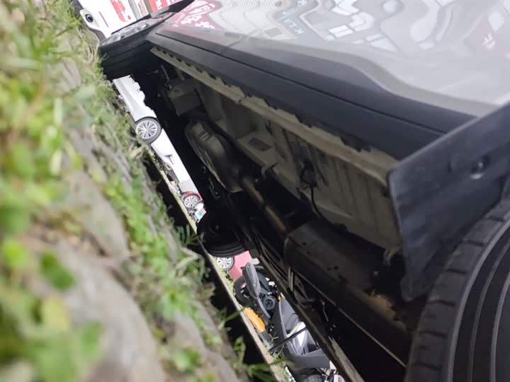 Фото 21 - Maxus V70