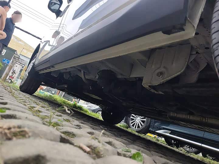 Фото 22 - Maxus V70