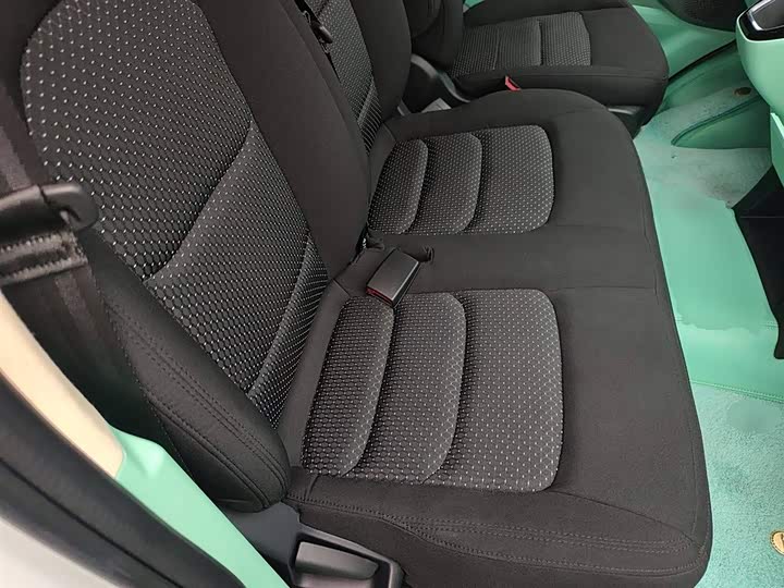 Фото 25 - Maxus V70