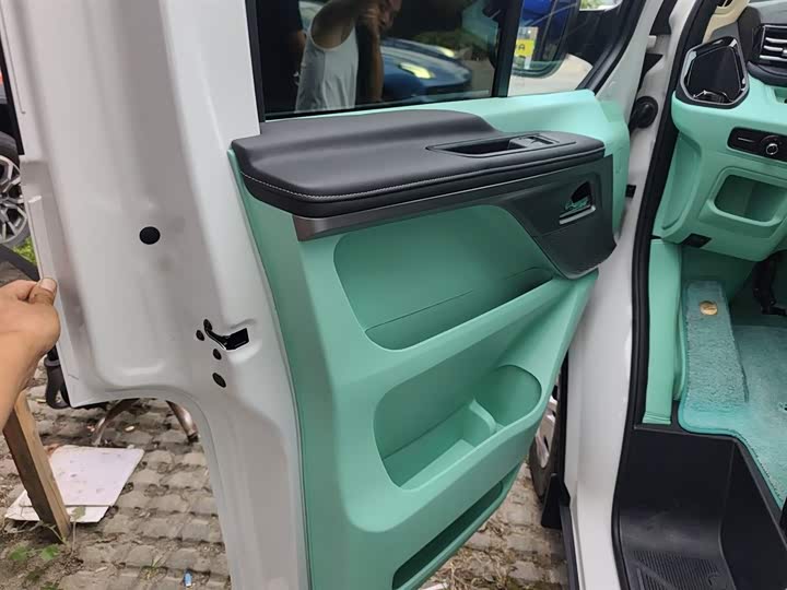 Фото 28 - Maxus V70