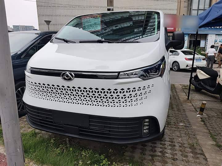 Фото 3 - Maxus V70