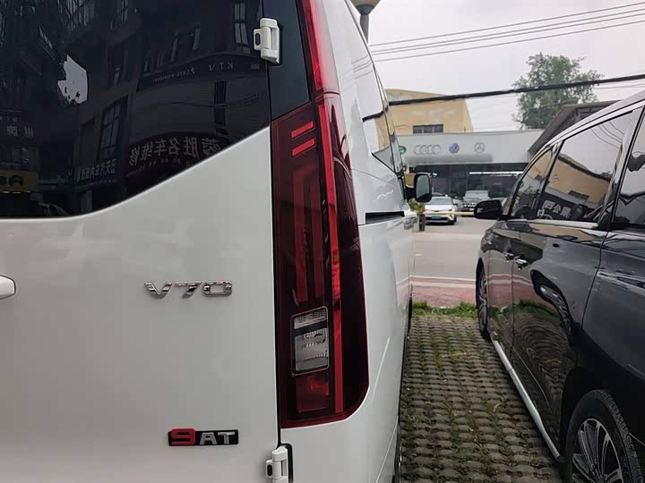 Фото 8 - Maxus V70