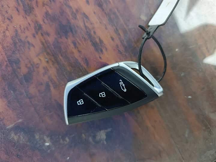 Фото 9 - Maxus V70