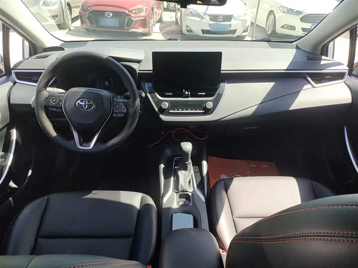 Фото 10 - Toyota Corolla