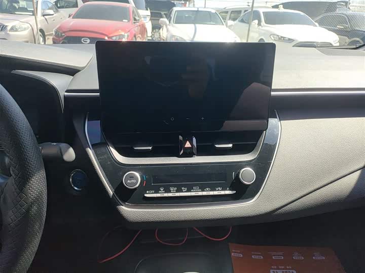 Фото 13 - Toyota Corolla