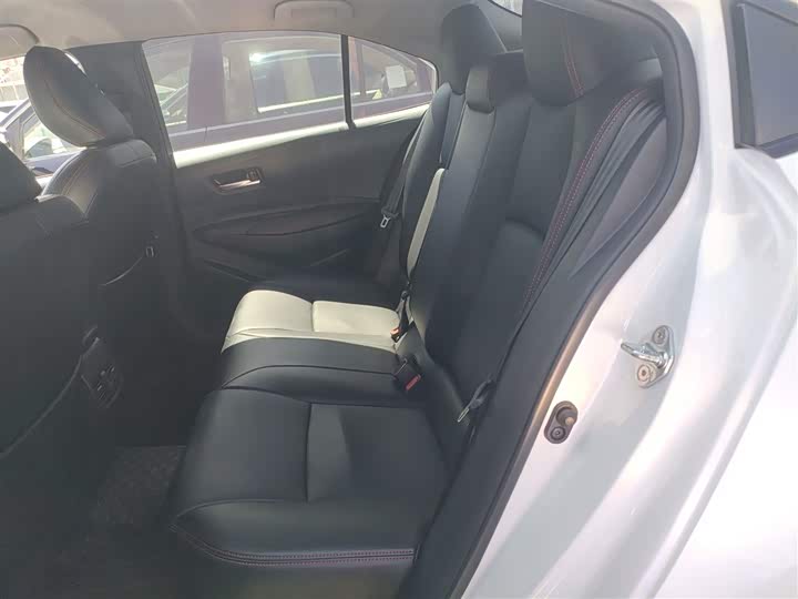 Фото 17 - Toyota Corolla