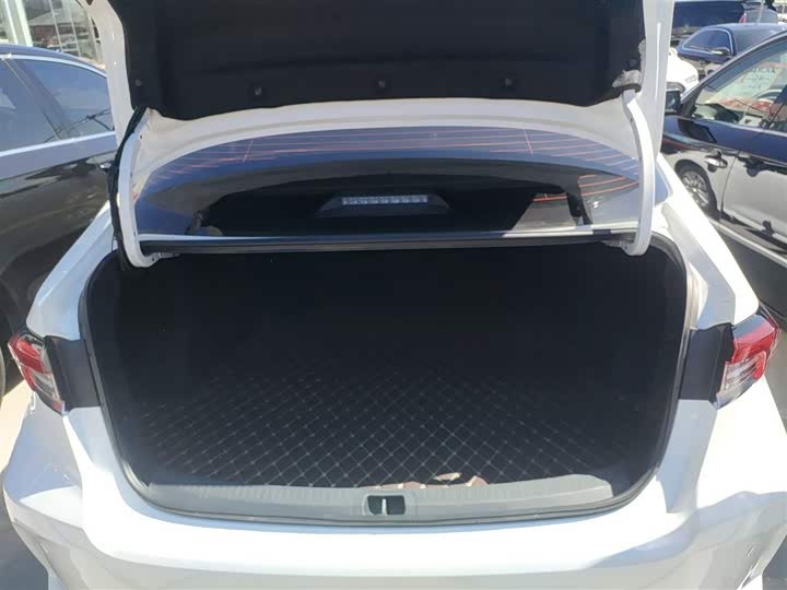 Фото 19 - Toyota Corolla