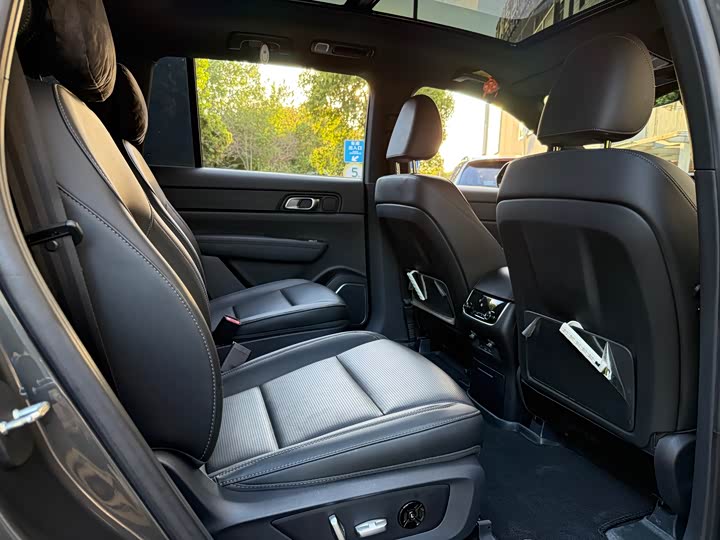 Фото 11 - LiXiang One