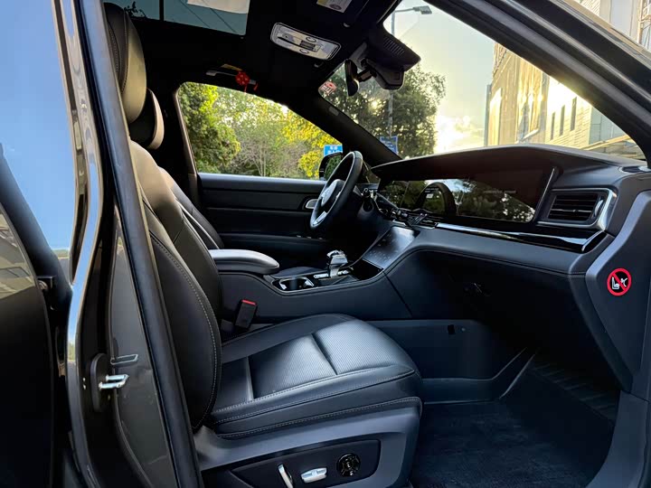 Фото 12 - LiXiang One