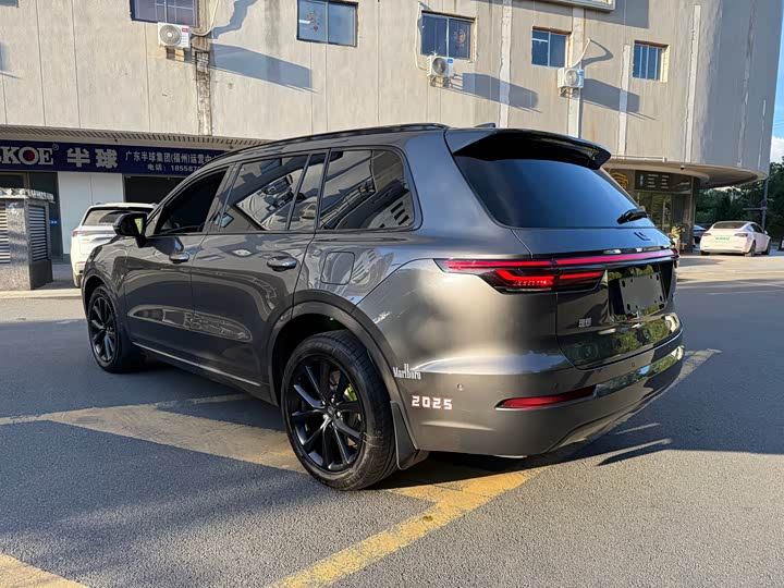 Фото 4 - LiXiang One