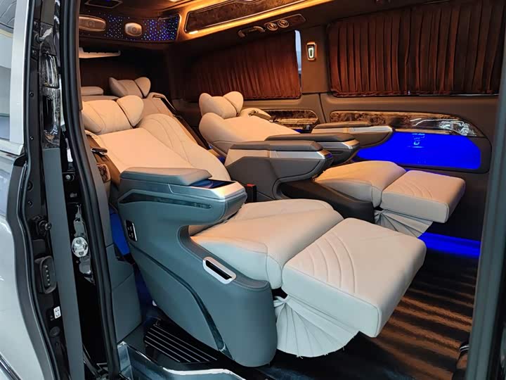 Фото 9 - Mercedes-Benz Vito