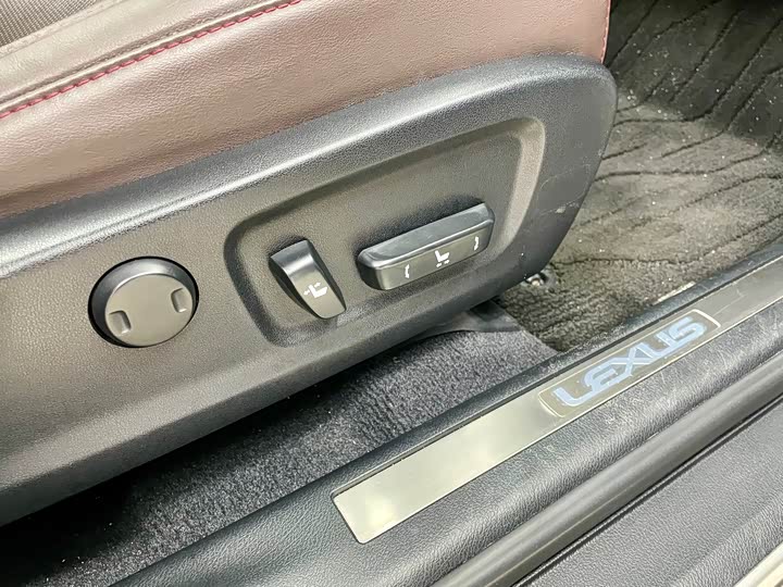 Фото 16 - Lexus RX