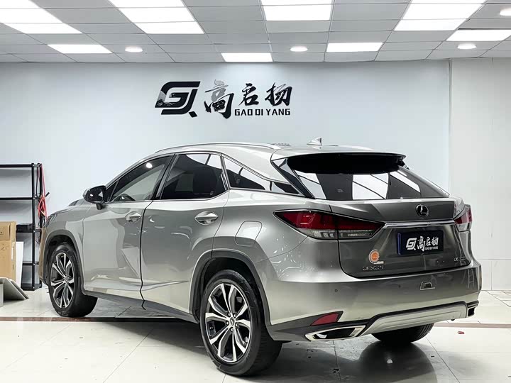 Фото 26 - Lexus RX