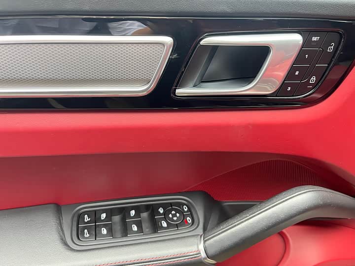 Фото 9 - Porsche Cayenne