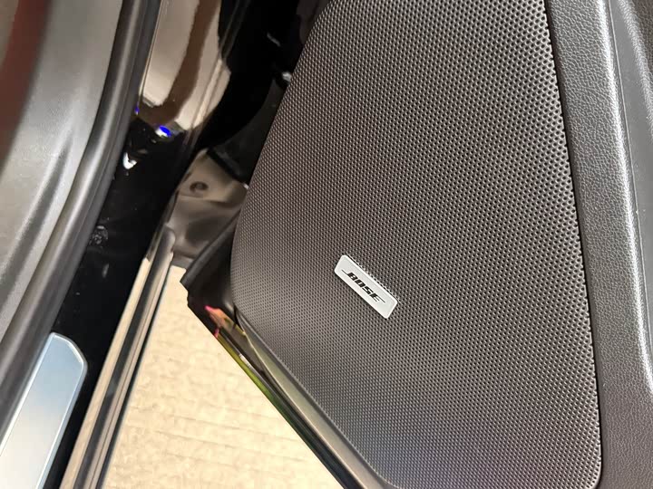 Фото 11 - Cadillac XT6