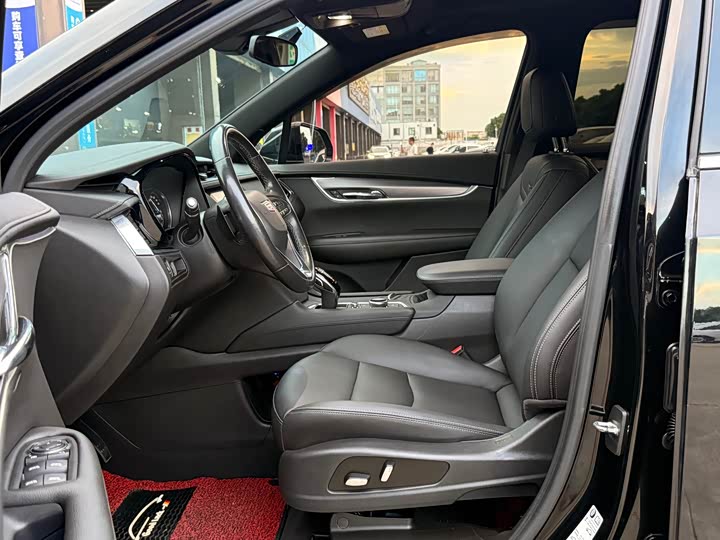 Фото 12 - Cadillac XT6