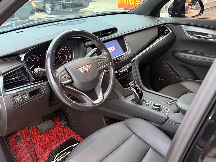 Фото 13 - Cadillac XT6