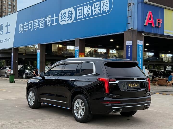 Фото 18 - Cadillac XT6