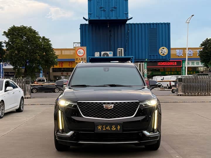 Фото 2 - Cadillac XT6