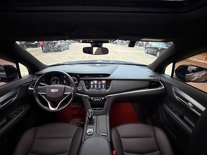 Фото 8 - Cadillac XT6