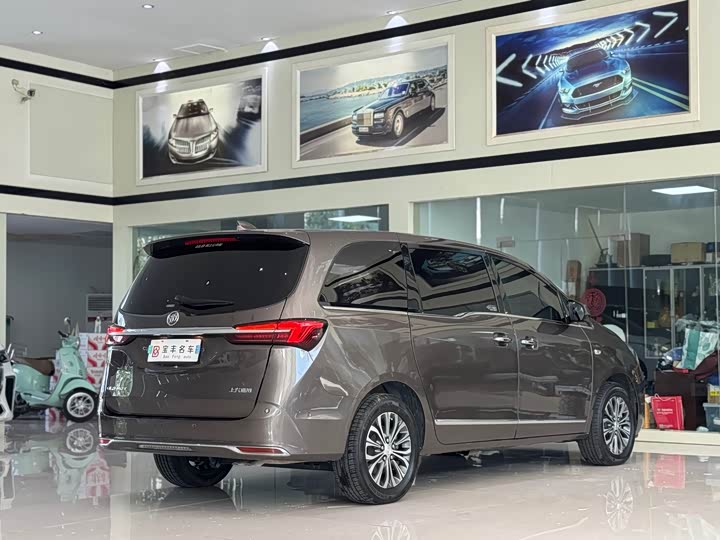 Фото 19 - Buick GL8 ES