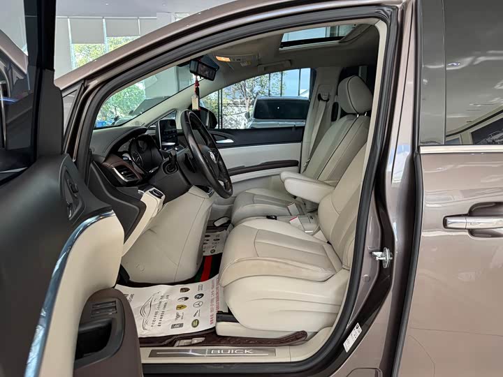 Фото 4 - Buick GL8 ES