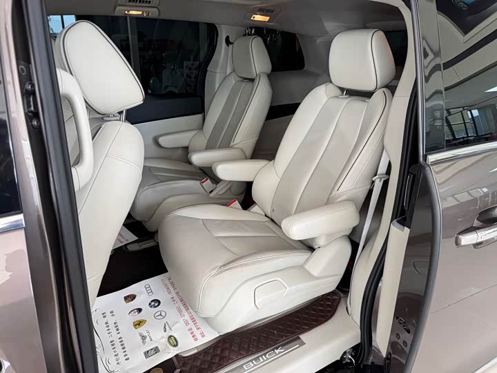 Фото 9 - Buick GL8 ES