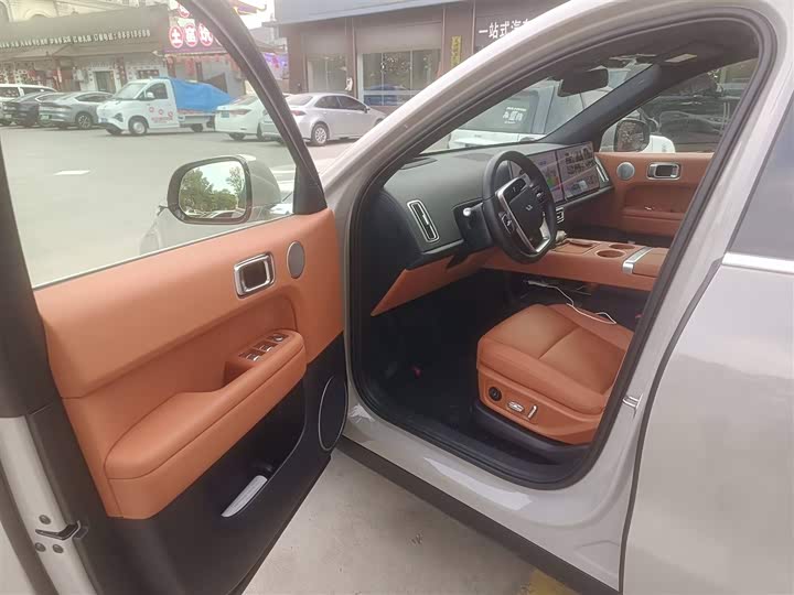 Фото 16 - LiXiang L6