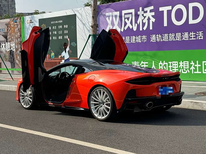 Фото 2 - McLaren GT