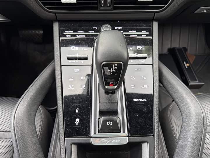 Фото 10 - Porsche Cayenne Hybrid