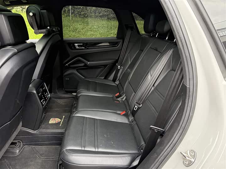 Фото 16 - Porsche Cayenne Hybrid