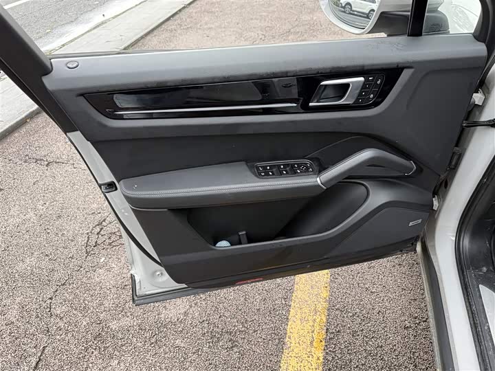 Фото 6 - Porsche Cayenne Hybrid