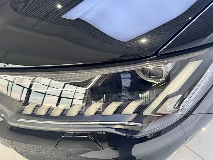 Фото 12 - Audi Q7