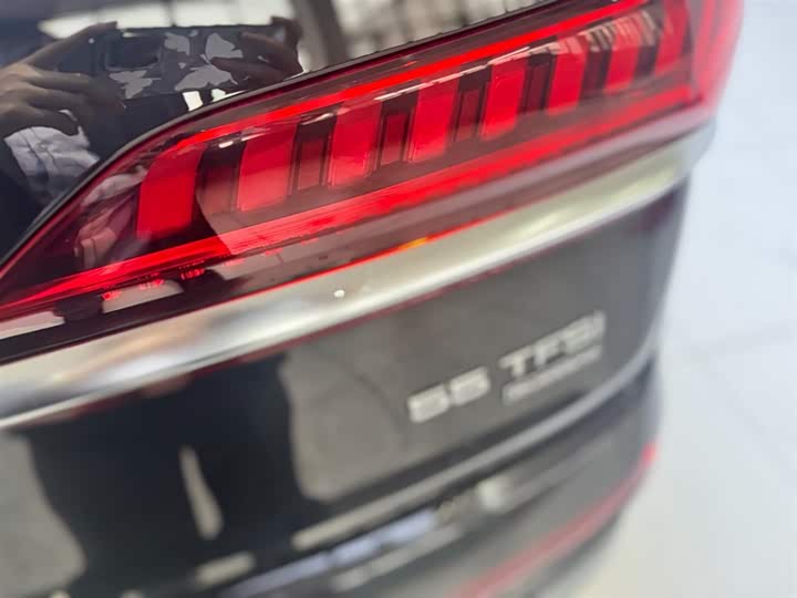 Фото 13 - Audi Q7