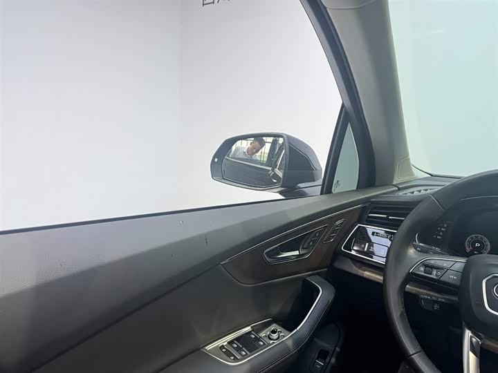 Фото 15 - Audi Q7