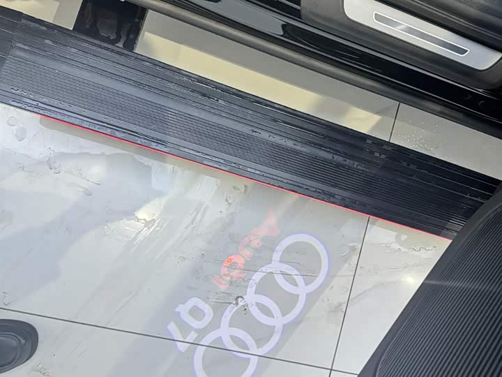 Фото 16 - Audi Q7