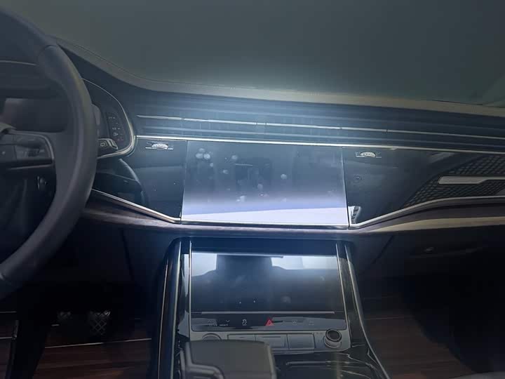 Фото 17 - Audi Q7