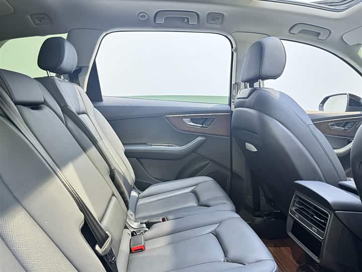 Фото 9 - Audi Q7