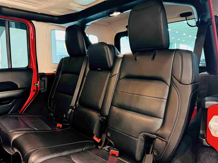 Фото 11 - Jeep Wrangler